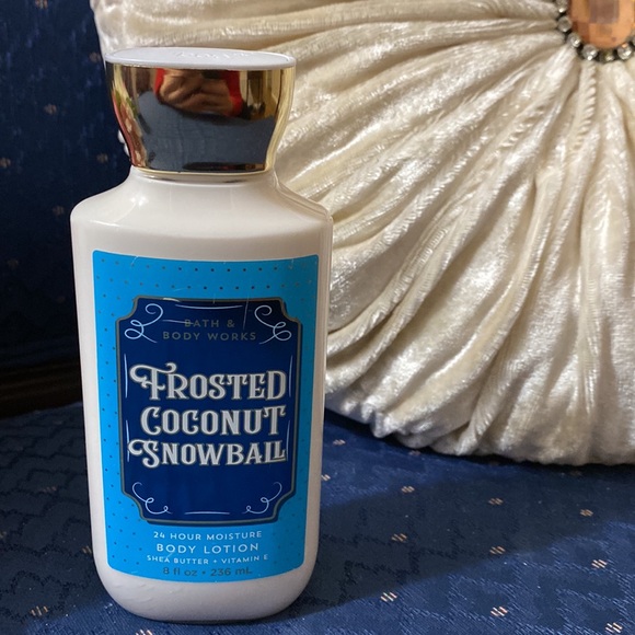 BATH & BODY WORKS SET. . .FROSTED COCONUT SNOWBALL SCENT - Picture 3 of 6